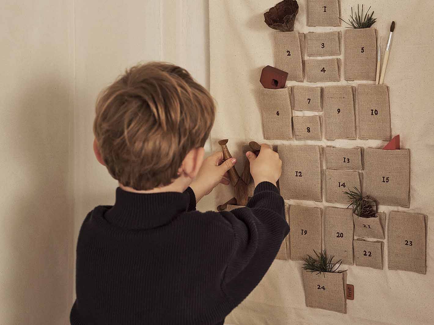 Pine Christmas Calendar Mini