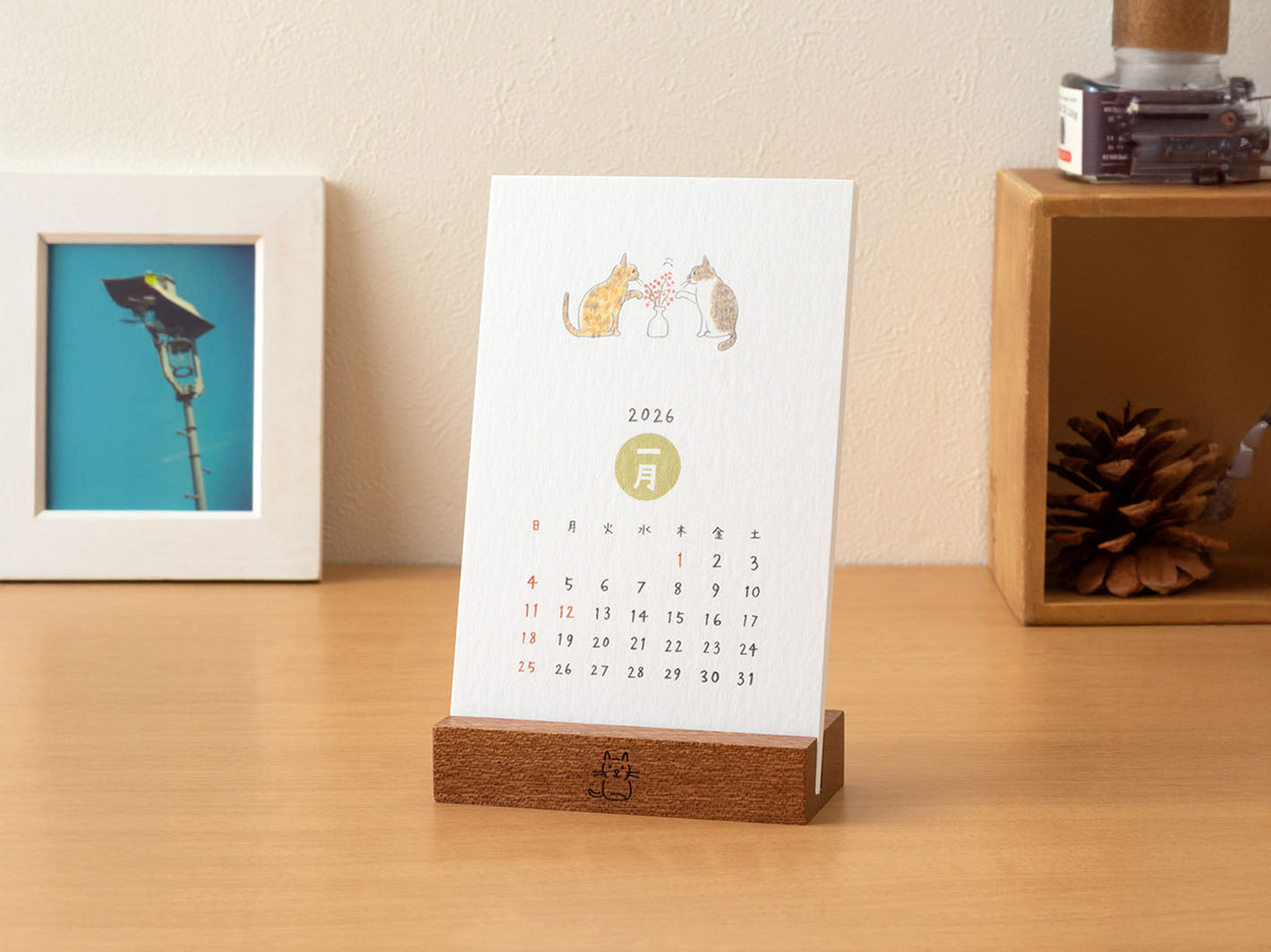 2026 Stand Calendar Cat