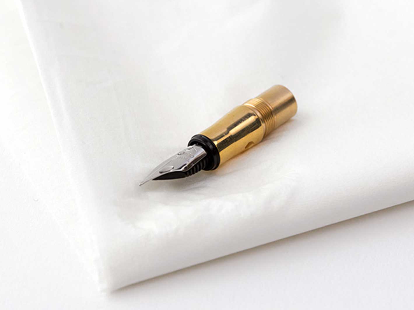 Video-Review: Traveler's Company Brass Fountain Pen - Scrively - note  taking & writing