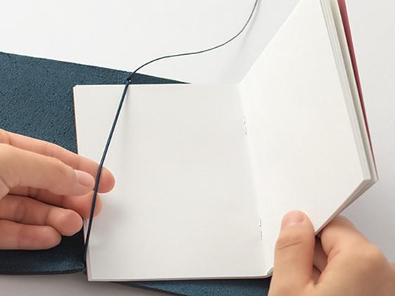 TRAVELER'S notebook Blue Passport Size